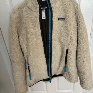 Patagonia woman’s hooded fleece !


Happy to answer any questions.